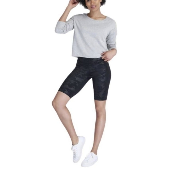 SPANX Faux Leather Bike Shorts Camo Women's XS - Picture 2 of 9